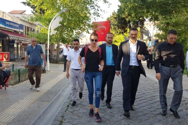 Alpay Özalan’dan Foça Çıkarması