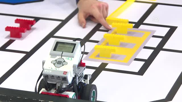 Gençler Açlık Sorununa Karşı Robot Tasarladı