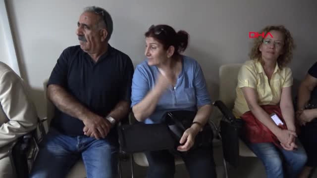 İzmir Tuncay Özkan: Halk Berber, 24’ünde Tıraşımızı Oluruz, Kimin Saçı Ak Kimin Saçı Kara Belli Olur