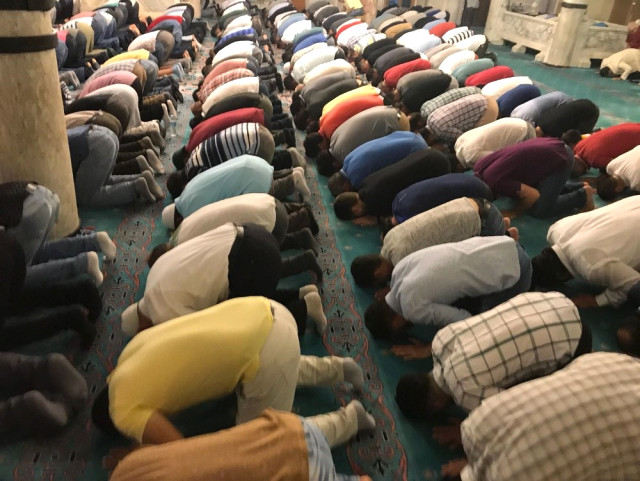İzmirliler Kadir Gecesi’nde Camilere Akın Etti