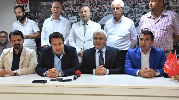 Tuncay Özkan: Halk Berber, 24’ünde Tıraşımızı Oluruz, Kimin Saçı Ak Kimin Saçı Kara Belli Olur
