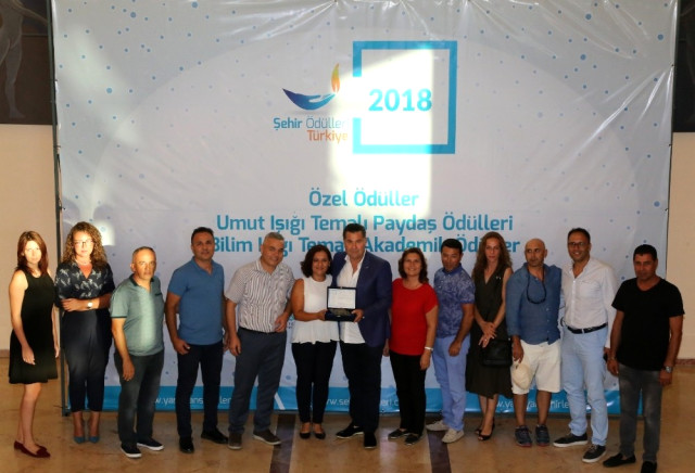 Başkan Kocadon’a Yılın Doğa Dostu Şehri Ödülü Verildi