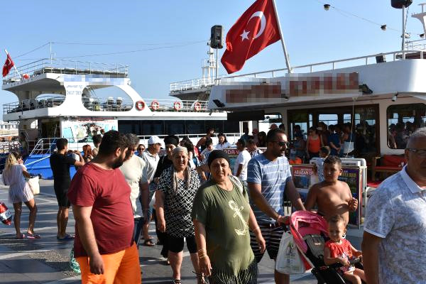 Marmaris’te Tatilciler Tekne Turlarıyla Eğlendi