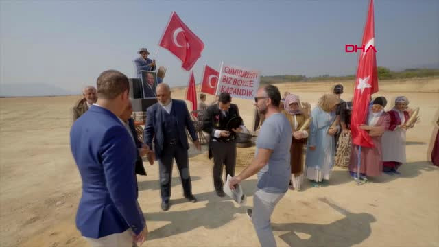 AK Parti İzmir’in ‘Cumhuriyet’ Filmine Büyük İlgi