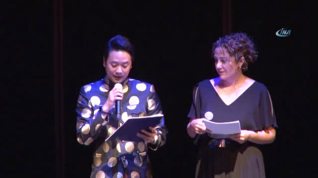 Tayland’dan Gelen Kukla, Davetli Kadının Çantasını Kaptı