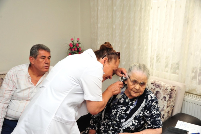 Balçova’da Yaşlı Vatandaşların Hayatını Kurtaracak Bileklik