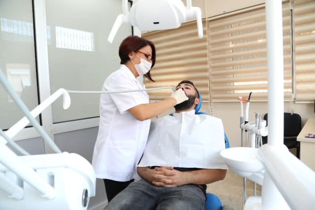 Bayraklı’daki Diş Polikliniği Sayısı 8’e Çıktı