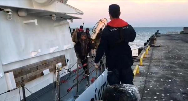 Dikili’de 27 Kaçak Göçmen Yakalandı