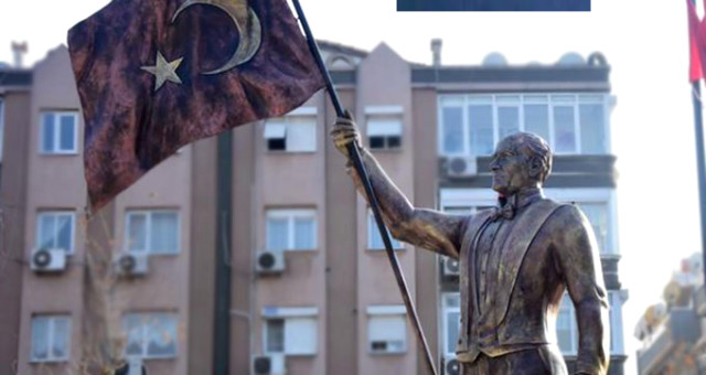 İzmir’de Yaşanan Atatürk Heykeli Tartışmaları, Belediyeyi Harekete Geçirdi