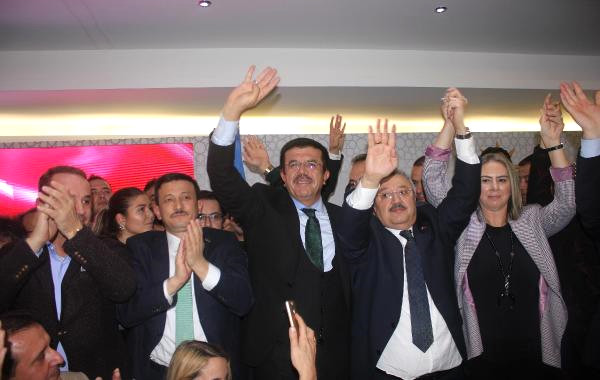 Zeybekci: Kordon’da Diz Kıra Kıra Biz Zeybek Oynamaya Var Mıyız?