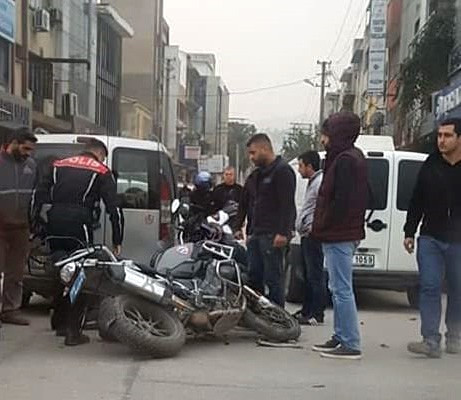 Ticari Araç Yunus Ekibine Çarptı: 2 Polis Yaralandı