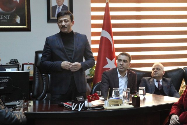 Ak Partili Hamza Dağ: ‘İzmir’de 3,5 Aydır Tiyatro İzliyoruz’