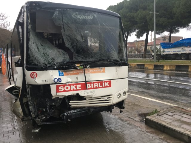 Aydın’da İki Minibüs Çarpıştı: 7 Yaralı