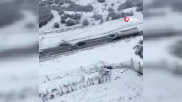 İzmir-Ankara Karayolunda Yoğun Kar Yağışı Trafikte Aksamalara Neden Oldu