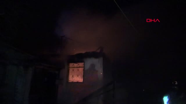 İzmir’de Elektrikli Battaniyeden Çıkan Yangında Ev Tamamen Yandı
