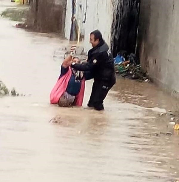 İzmir’de Sağanak Yağış Hayatı Felç Etti (5)