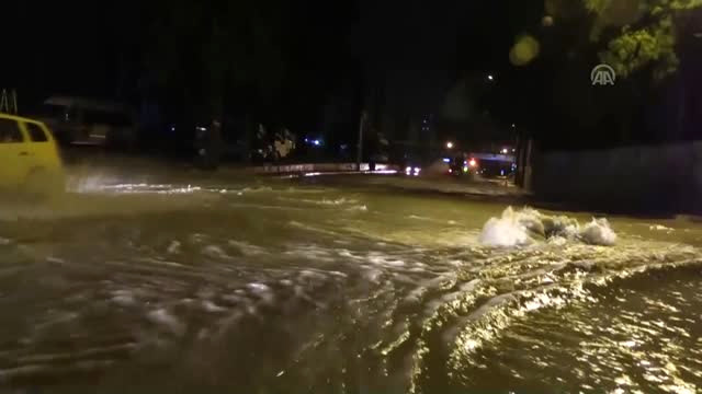 İzmir’de Şiddetli Yağış