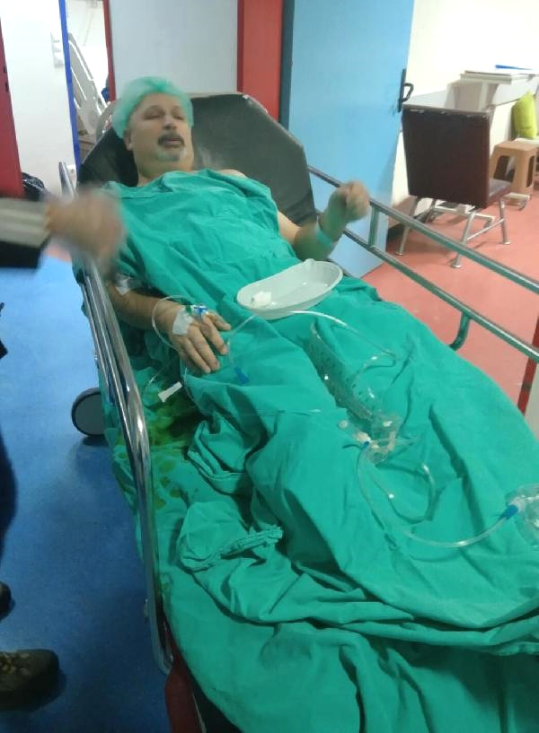 O Garsonun Sağ Bacağı, Diz Altından Kesildi