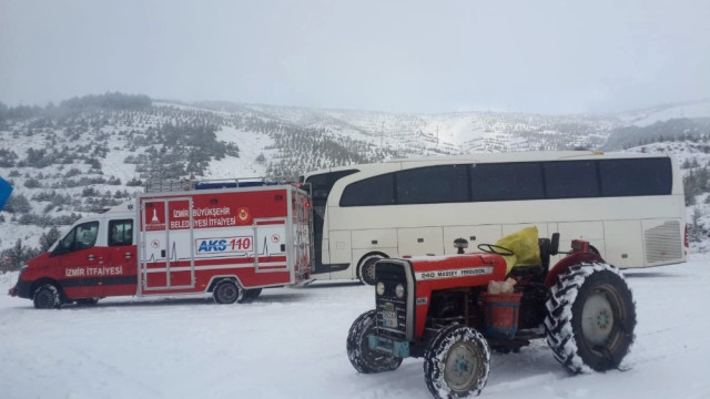 Tur Otobüsü Kar Nedeniyle Bozdağ’da Mahsur Kaldı