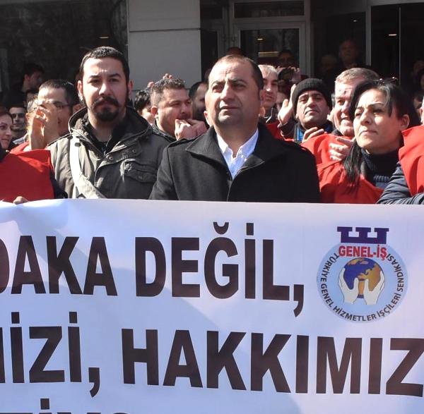 Karşıyaka’da Belediye İşçilerinden Maaş Eylemi