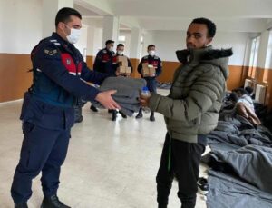 İzmir’de 32 kaçak göçmen yakalandı