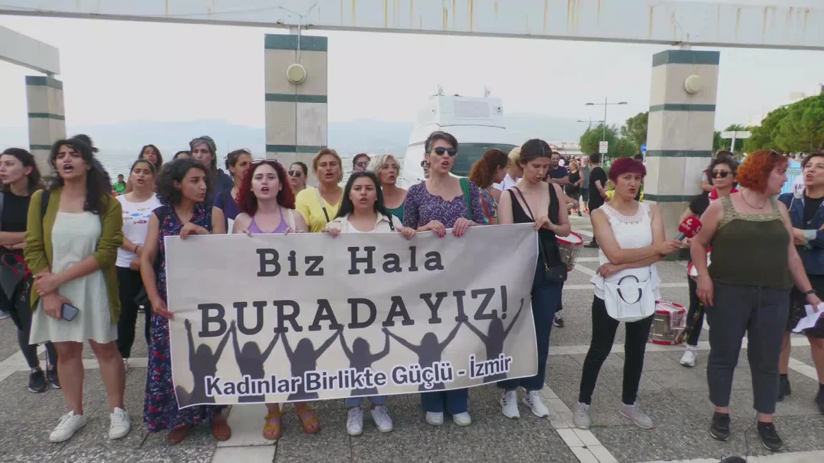 Bayanlar Birlikte Güçlü Platformu İzmir’de Bayan ve LGBTİ Hakları İçin Aksiyon Yaptı