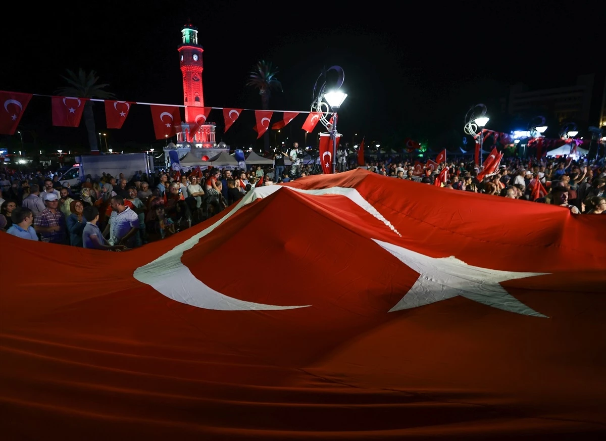 İzmir’de 15 Temmuz Demokrasi ve Ulusal Birlik Günü Programı Düzenlendi