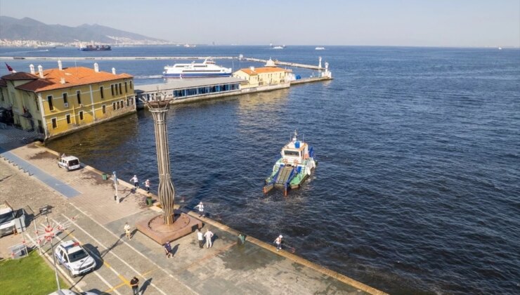İzmir Körfezi’nde 6 Ayda 380 Ton Yüzer Atık Toplandı