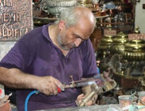 Bakır Ustası İnan Yıldırım, Baba Mesleğini Yaşatıyor