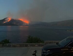 İzmir Urla’da Orman Yangını Söndürme Çalışmaları Devam Ediyor