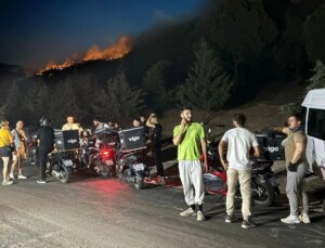 İzmir’deki yangında moto kuryeler afetzedelere takviye oldu