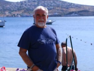 Foça’da Martının Denizde Yüzen Birine Konması Toplumsal Medyada Gündem Oldu