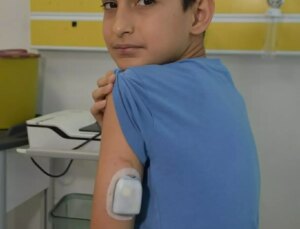 İzmir Kent Hastanesi’nde Tip 1 Diyabetli Çocuklara Yapay Pankreas Uygulaması Başlatıldı