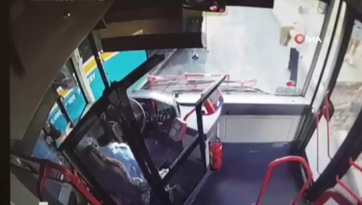 İzmir’de bayan otobüs sürücüsüne yumruklu atak kamerada