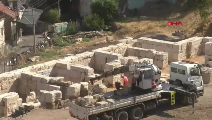 İzmir’deki Smyrna Tiyatrosu’nun hafriyat çalışmaları sürüyor