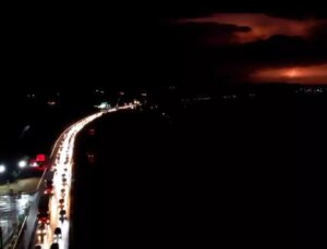 Manisa’da Sağanak Yağış Nedeniyle Uzun Araç Kuyrukları Oluştu