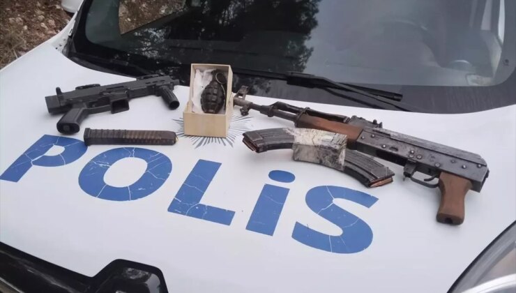 İzmir Buca’da Ormanlık Alanda Silah ve El Bombası Gömerken Yakalanan 2 Kuşkulu Tutuklandı