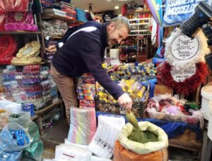 Kemeraltı Çarşısı’nda Gülen’in Vefatına Kutlama