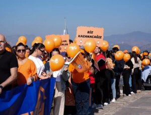 İzmir’de Lösemili Çocuklar Haftası Kortej Yürüyüşü Düzenlendi