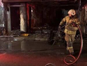 İzmir’de Mühürlü Otelde Yangın Çıktı