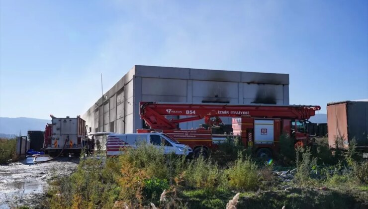 Selçuk’taki Plastik Kasa Fabrikasında Yangın Çıktı