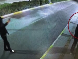 Çocuklardan biri kurşun yağdırdı, oburu kayda aldı