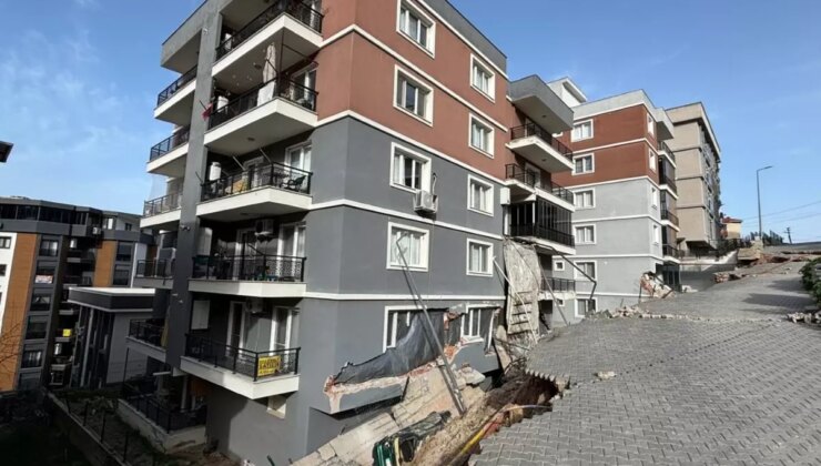 Menemen’de Sağanak Nedeniyle İstinat Duvarı Çöktü, Gruplar Çalışmalara Devam Ediyor