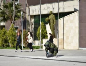 İzmir Bölge Adliye Mahkemesinde “bomba ihbar ve denetimli imha tatbikatı” yapıldı