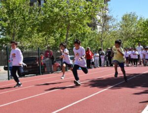 Çocuklar farkındalık için koştu