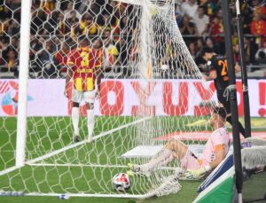 Göztepe’nin kalesi yıkıldı