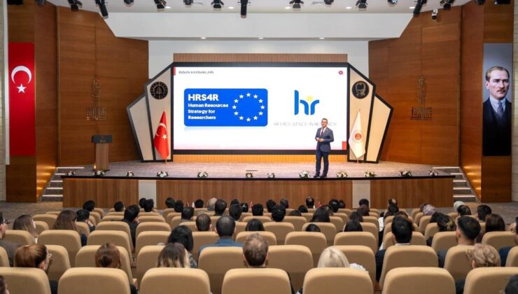 İzmir Adliyesinde ‘Bir Başkanın İnşası’ konferansı düzenlendi
