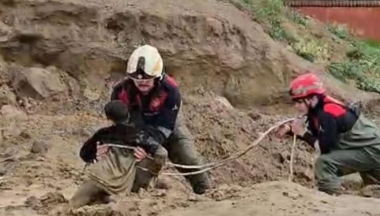 İzmir’de oyun oynarken çamura saplanan iki çocuk kurtarıldı
