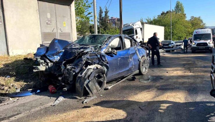 İzmir’de freni boşalan tır 10 araca çarptı: 1’i polis 3 kişi hayatını kaybetti, 5 kişi yaralandı
