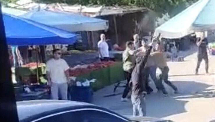 İzmir’de pazarcılar ortasında silahlı hengame kamerada